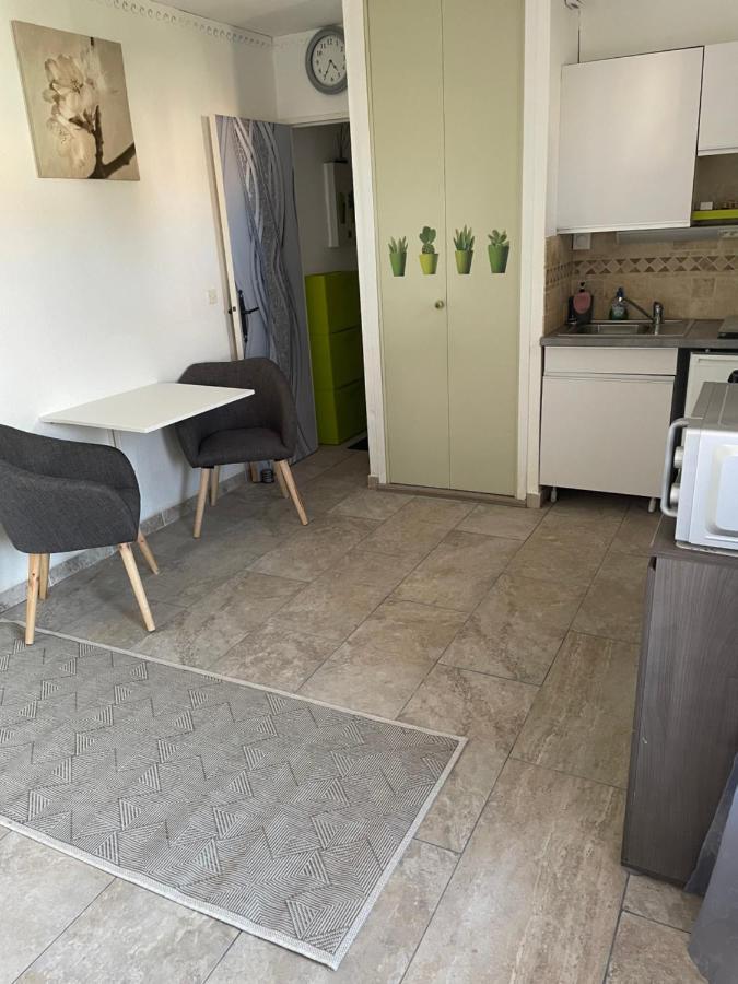 Studio Climatise Proche Port Et Plages La Londe-les-Maures Dış mekan fotoğraf